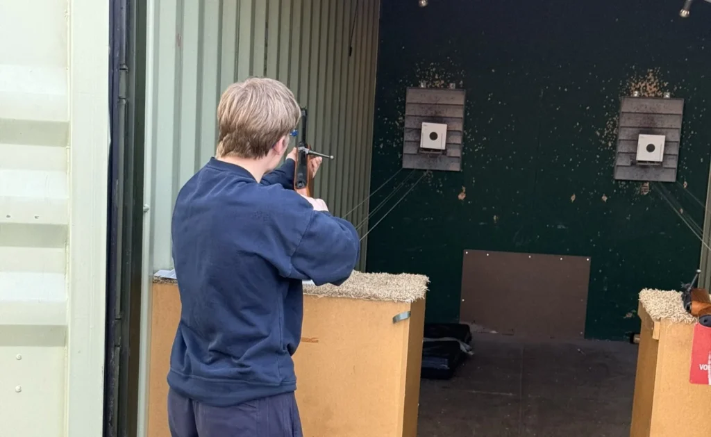 Schiet container op CODE D